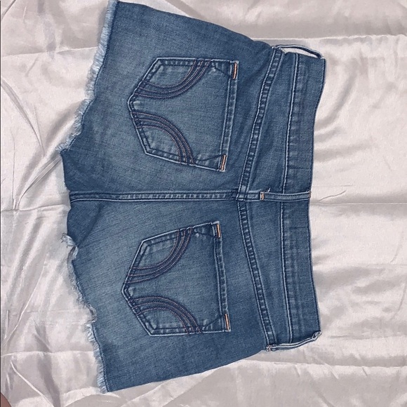 Hollister Short-Short Highrise - Picture 2 of 3
